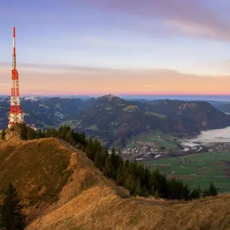Aussicht auf den Fernsehturm und die umliegende Landschaft